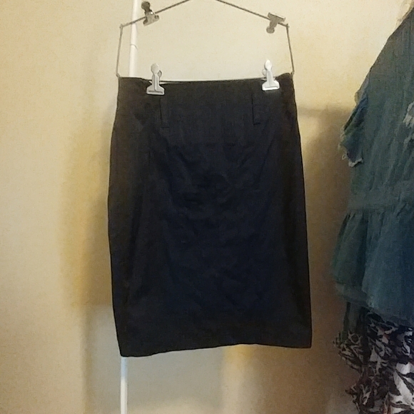 Classic Pencil skirt - Picture 1 of 2